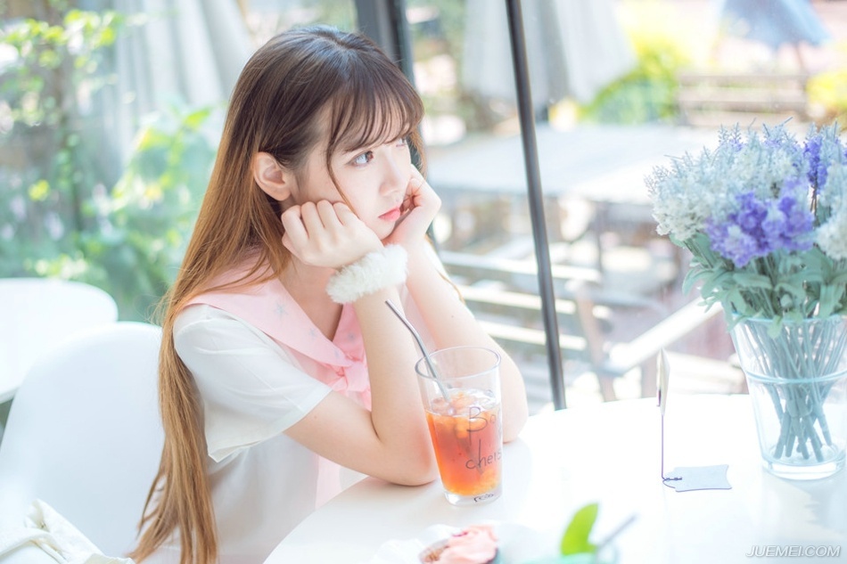 生活是好的，峰回路转，柳暗花明，前面总会有另一番不同的风光。——三毛《送你一匹马》